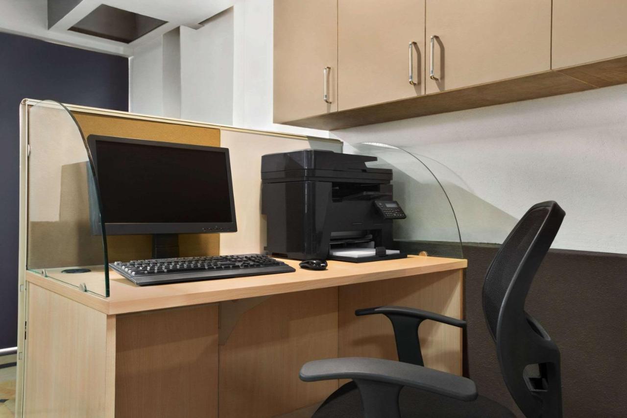 Days Inn & Suites By Wyndham Bengaluru Whitefield Esterno foto